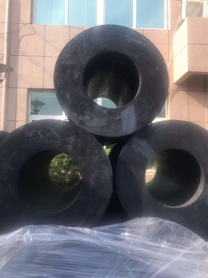 बोल्टेड इंस्टॉलेशन सिलेंडर रबर फेंडर 10-1000 किलोग्राम लंबाई 1000-5000 मिमी पोर्ट और डॉक अनुप्रयोगों के लिए अनुकूलन योग्य