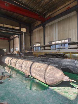 जहाज प्रक्षेपण एयरबैग 1.0m-35m लंबाई एकल/डबल आर्म 10-1000 टन वजन क्षमता जहाज निर्माण उद्योग के लिए