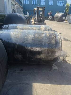 पॉलियूरेथेन फोम और रबर फोम से भरे फेंडर्स को टक्कर से बचने और प्रभाव संरक्षण में सुधार करने के लिए डिज़ाइन किया गया है