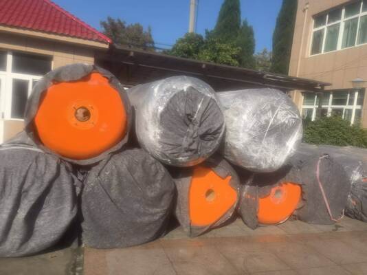 मरीन फेंडर पीयू पॉलीयूरेथेन फोम रबर जिसमें उत्कृष्ट लोच और समुद्री पर्यावरण तनाव के प्रतिरोध है