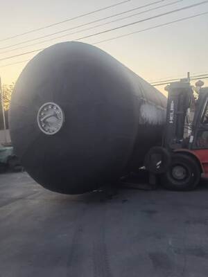 मरीन फेंडर पीयू पॉलीयूरेथेन फोम रबर जिसमें उत्कृष्ट लोच और समुद्री पर्यावरण तनाव के प्रतिरोध है