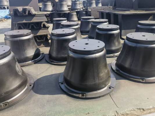 एसजीएस स्वीकृत टिकाऊ समुद्री डॉक सुरक्षा उपकरण जहाज के डॉकिंग और मूरिंग अनुप्रयोगों के लिए सीसीस प्रमाणित कोन रबर फेंडर