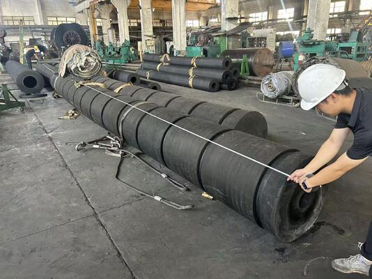 डॉक बोट प्रोटेक्शन टग बोट फेंडर्स जो बेहतर प्रतिरोध और मौसम स्थायित्व प्रदान करते हैं, टगबोट अनुप्रयोगों के लिए आदर्श